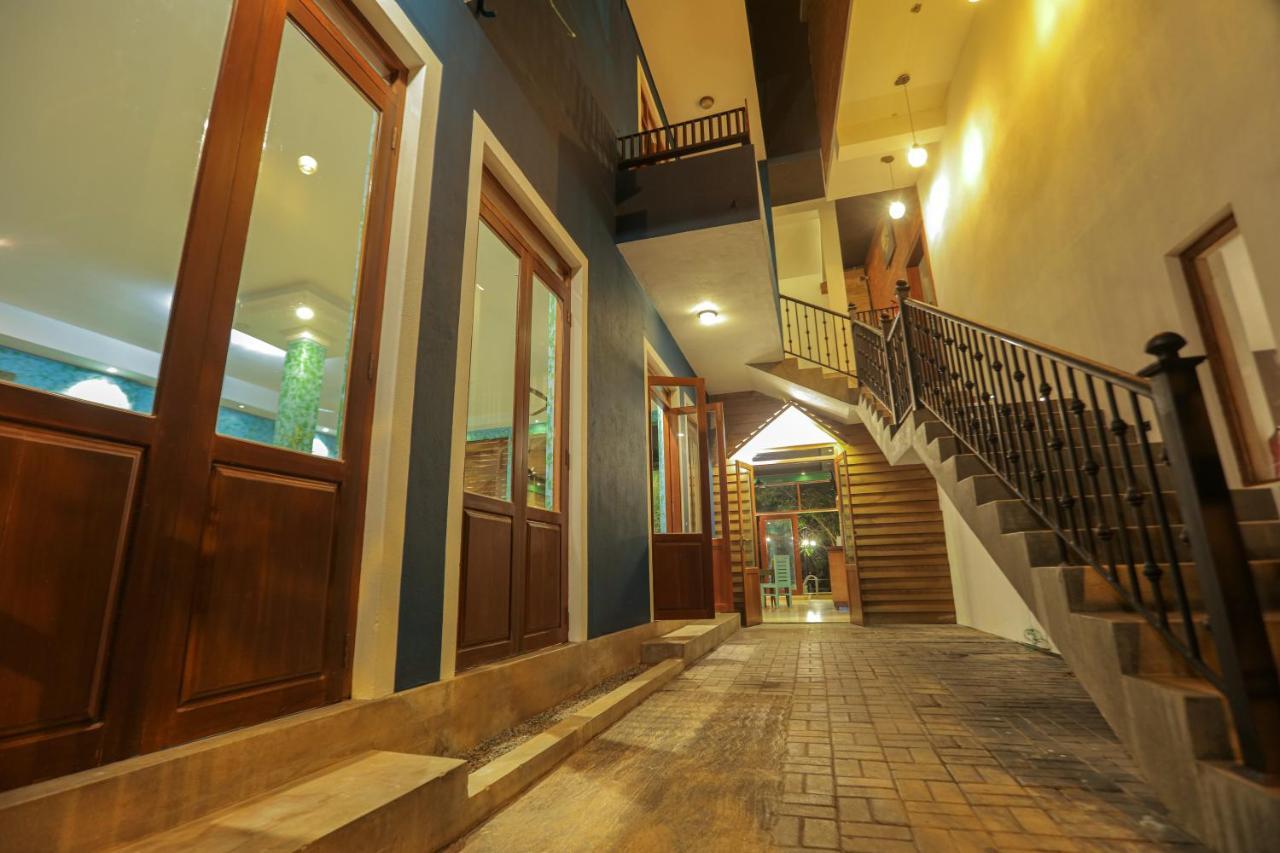 Summer Side Residence Negombo Buitenkant foto