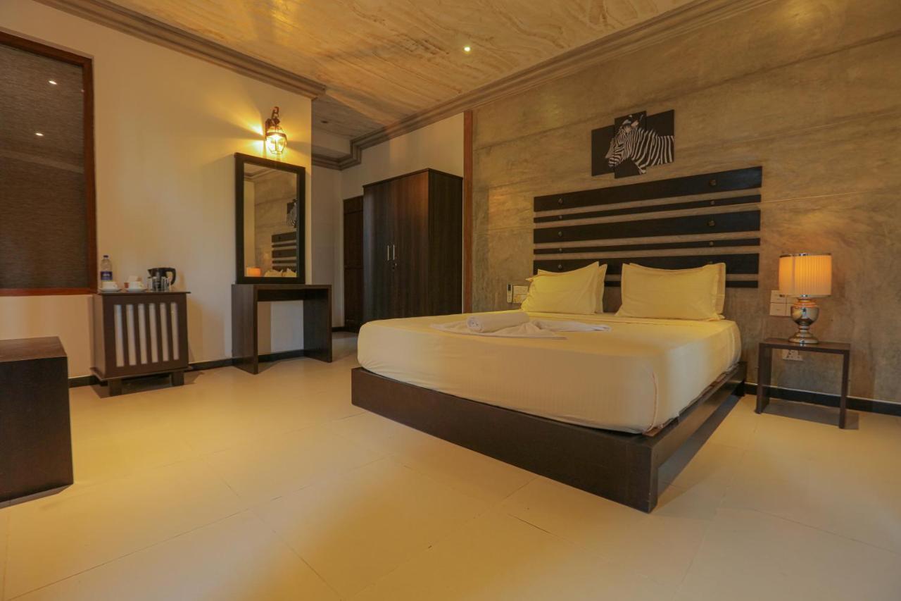 Summer Side Residence Negombo Buitenkant foto