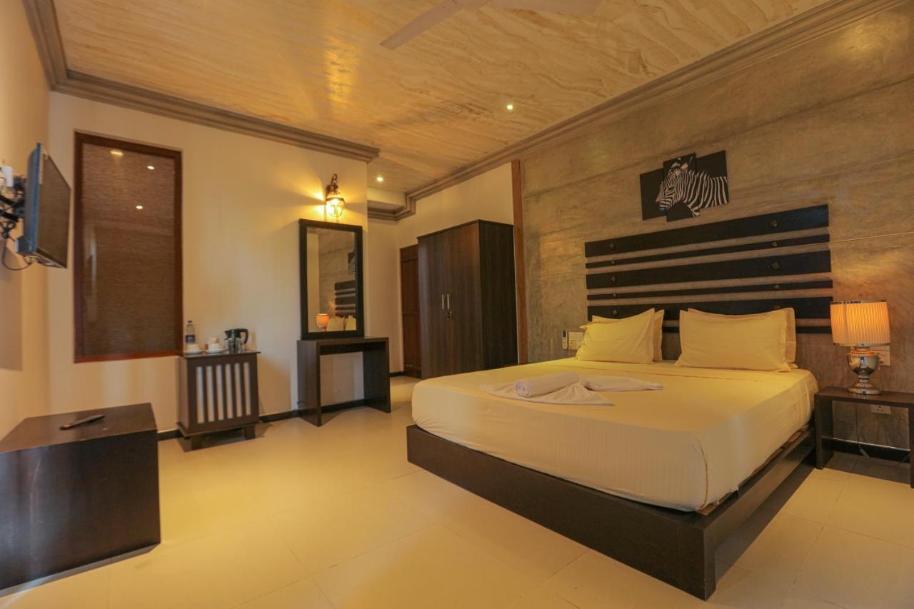 Summer Side Residence Negombo Buitenkant foto