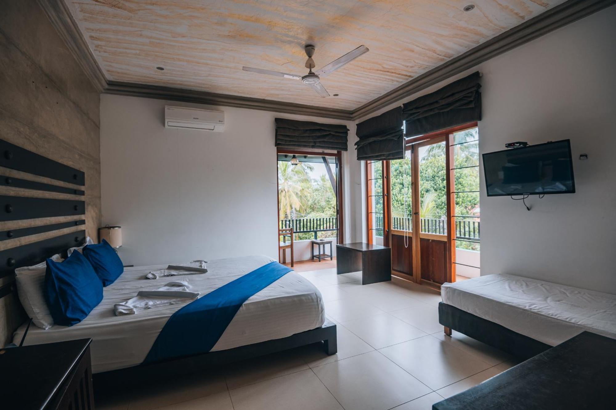 Summer Side Residence Negombo Buitenkant foto