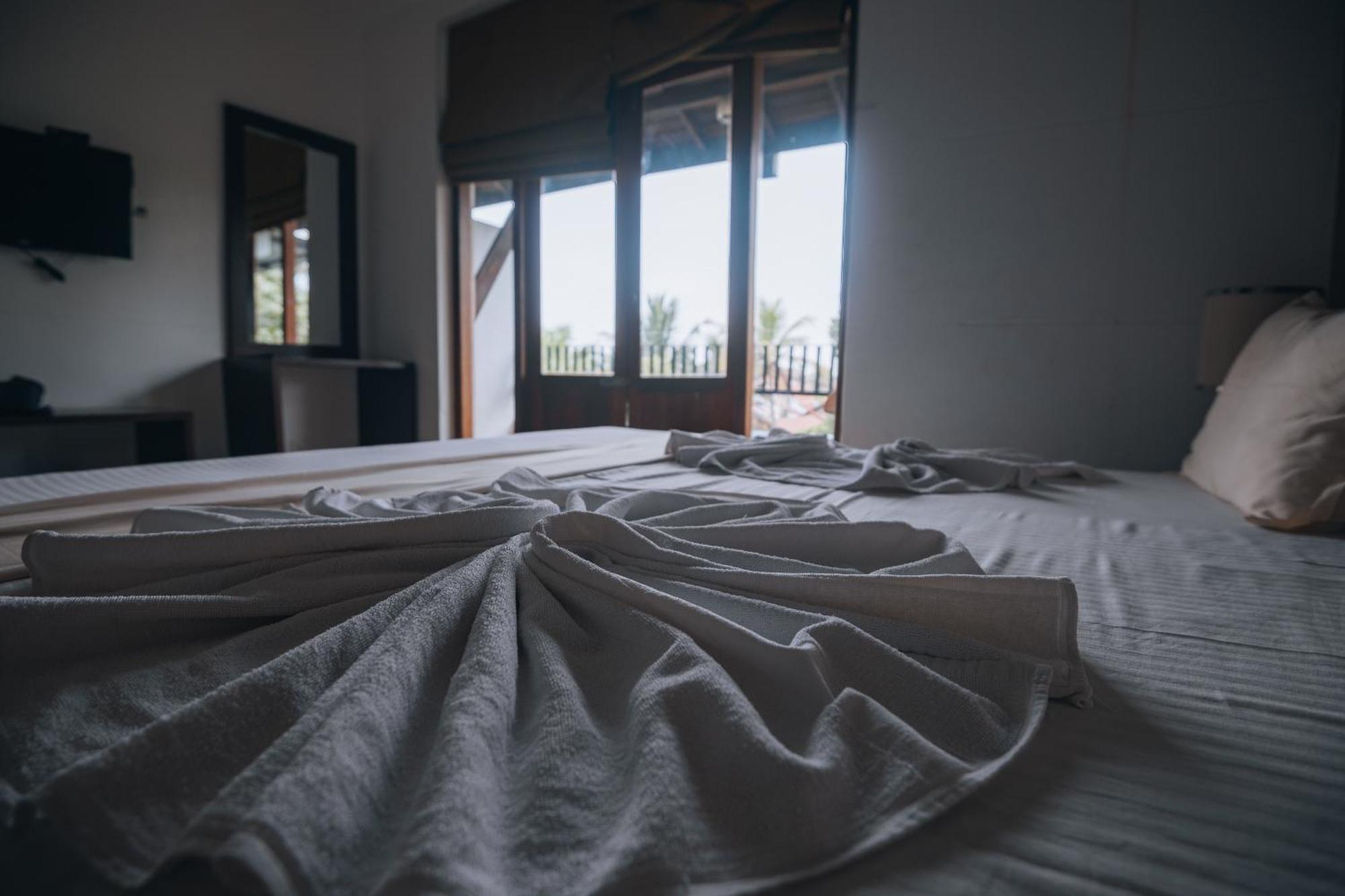 Summer Side Residence Negombo Buitenkant foto